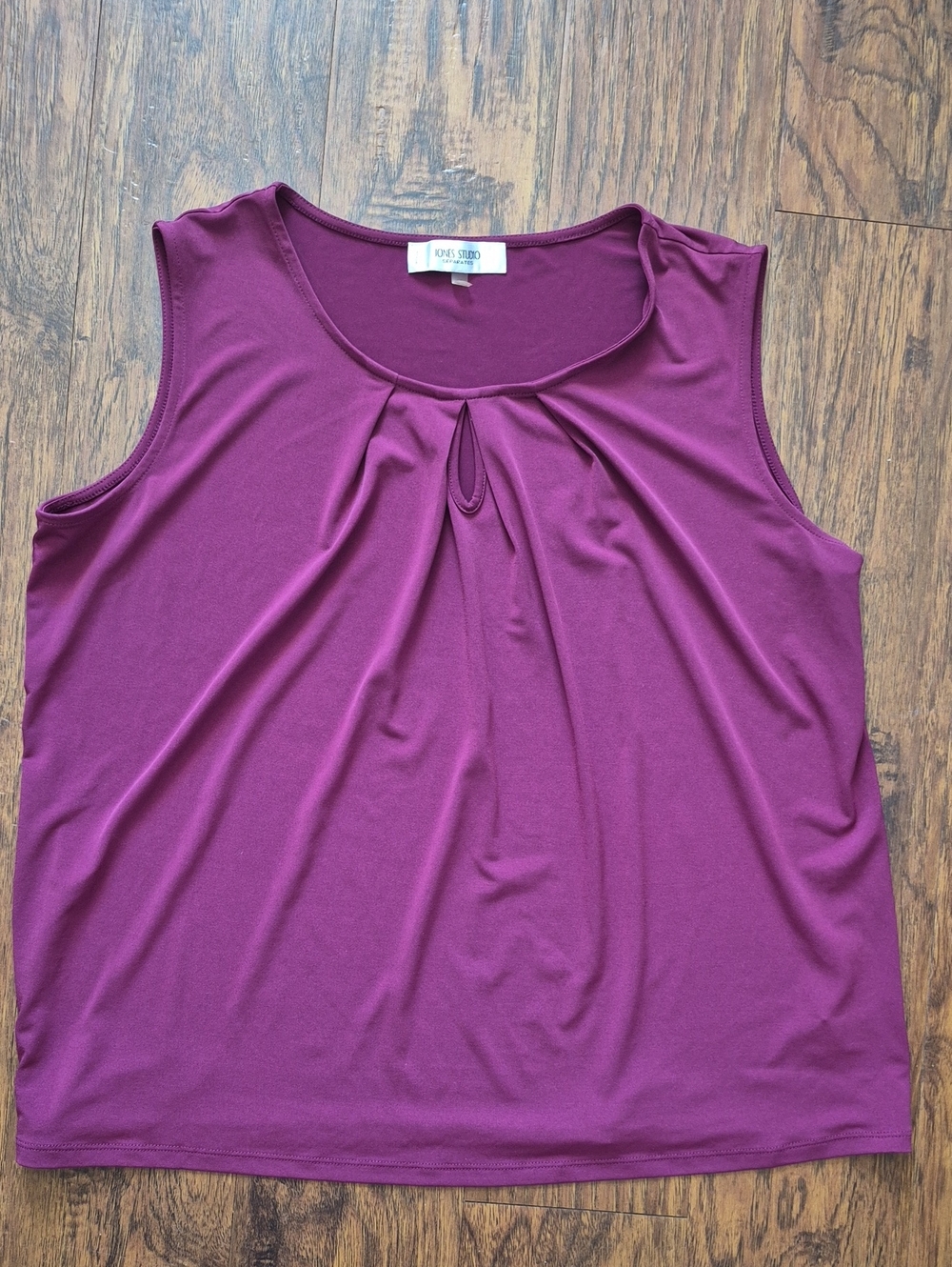 Jones Studio Plum Sleeveless Keyhole Pleat Tank
